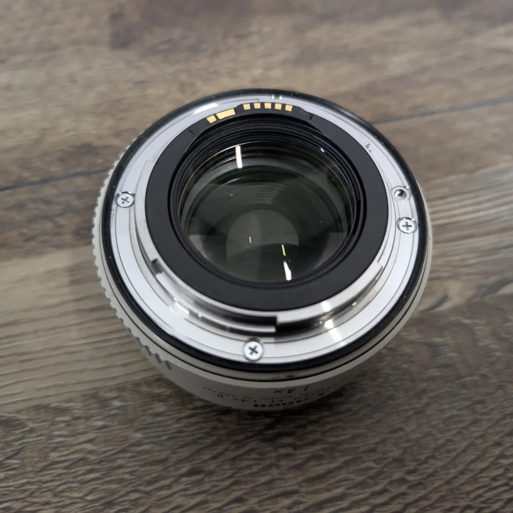Canon White and Black Lenses for Professional Photography